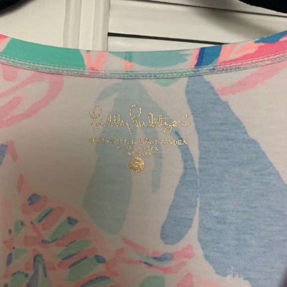 Lily Pulitzer print tee shirt. - Picture 2 of 2